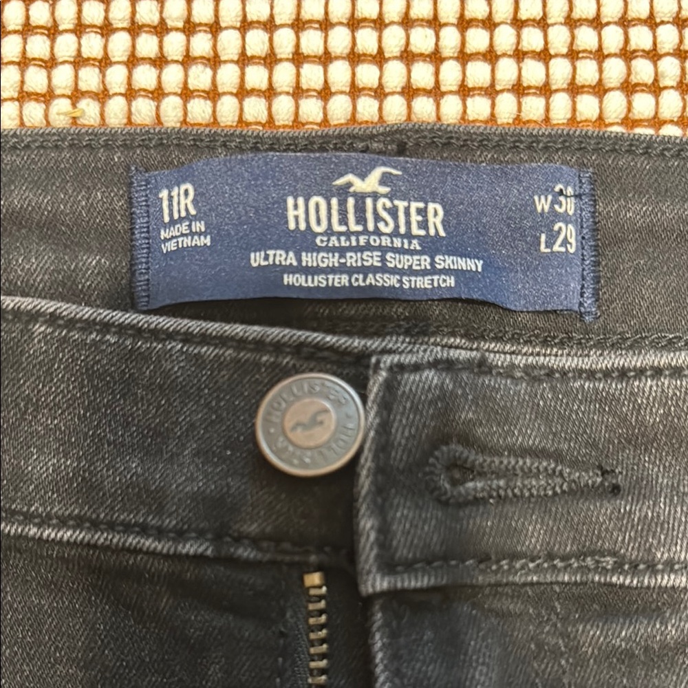 Hollister women’s Black Ultra High-Rise Super Skinny Jeans